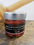 Akazienhonig mit Waldbeeren